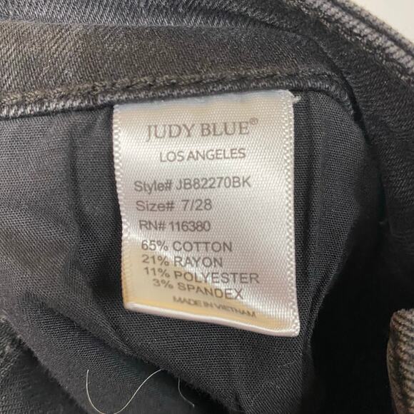 Judy Blue Catalina Vintage Black Denim Distressed Capri Jeans Size 28 - Picture 9 of 10